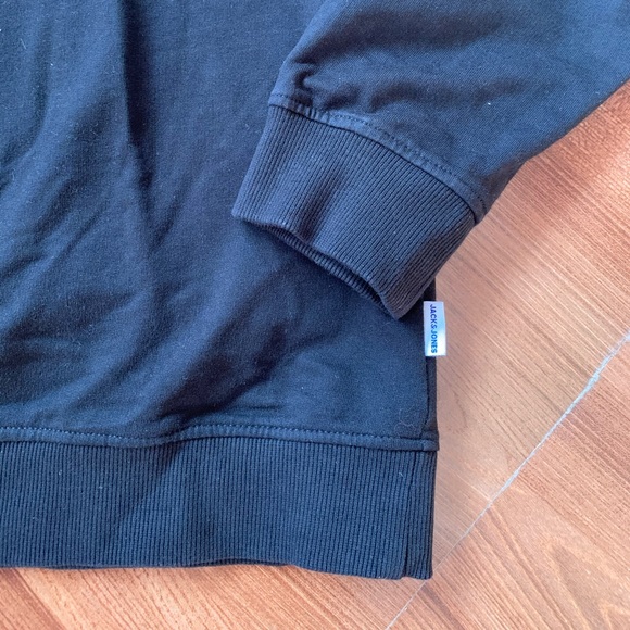 JACK AND JONES Sweat Shirt || Black and Blue colour || Authentic Collection - Picture 2 of 6